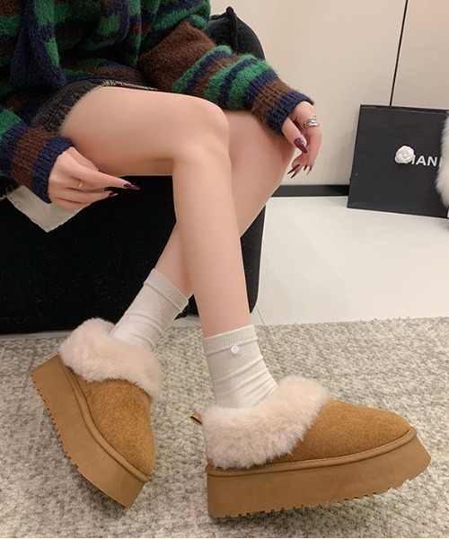 WEGO（ウィゴー）の「WEGO/大人気NO.1！フェイクムートンファーローブーツ（ブーツ・レディース・キャメル/ブラック・MEDIUM/LARGE/SMALL）」の3枚目の写真