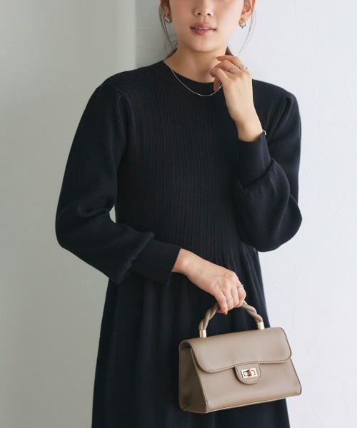 Pierrot(ピエロ)の「フレアリブニットワンピース(ワンピース・レディース・ブラック/グレイッシュベージュ/ネイビー・L/M/PM)」の20枚目の写真
