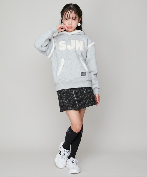 SISTER JENNI(SISTER JENNI)の「【あったか】裏起毛ボアロゴパーカー(パーカー・キッズ・グレー/ブラック・150cm/160cm/140cm/130cm)」の7枚目の写真