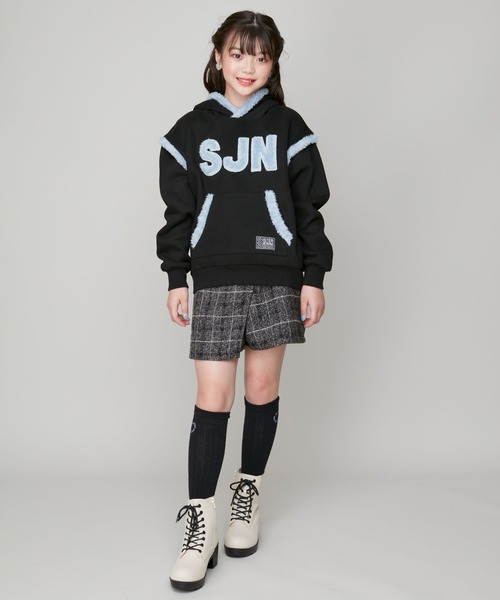 SISTER JENNI(SISTER JENNI)の「【あったか】裏起毛ボアロゴパーカー(パーカー・キッズ・グレー/ブラック・150cm/160cm/140cm/130cm)」の3枚目の写真