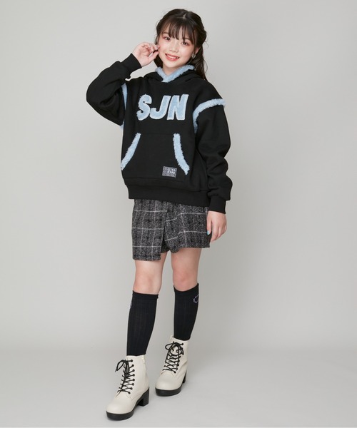 SISTER JENNI(SISTER JENNI)の「【あったか】裏起毛ボアロゴパーカー(パーカー・キッズ・グレー/ブラック・150cm/160cm/140cm/130cm)」の4枚目の写真
