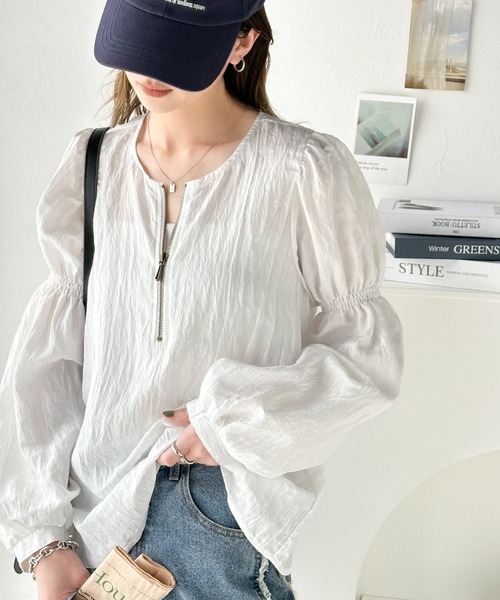 classicalelf（クラシカルエルフ）の「高級感＆カジュアル感。袖ギャザー入りボリュームスリーブハーフジッププルオーバー(長袖)（シャツ/ブラウス・レディース・オフホワイト/ベージュ/チャコール/ブラック・LARGE/MEDIUM/SMALL/X-LARGE）」の7枚目の写真