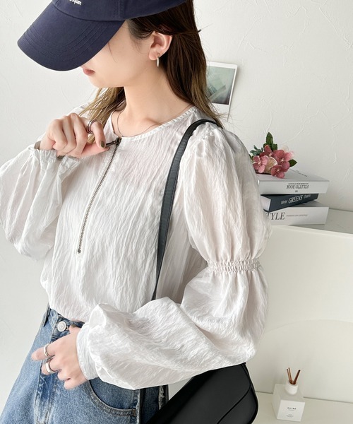 classicalelf（クラシカルエルフ）の「高級感＆カジュアル感。袖ギャザー入りボリュームスリーブハーフジッププルオーバー(長袖)（シャツ/ブラウス・レディース・オフホワイト/ベージュ/チャコール/ブラック・LARGE/MEDIUM/SMALL/X-LARGE）」の5枚目の写真