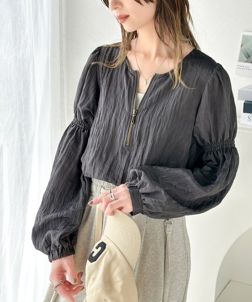 classicalelf（クラシカルエルフ）の「高級感＆カジュアル感。袖ギャザー入りボリュームスリーブハーフジッププルオーバー(長袖)（シャツ/ブラウス・レディース・オフホワイト/ベージュ/チャコール/ブラック・LARGE/MEDIUM/SMALL/X-LARGE）」の9枚目の写真