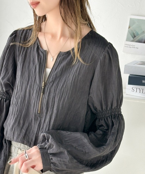 classicalelf（クラシカルエルフ）の「高級感＆カジュアル感。袖ギャザー入りボリュームスリーブハーフジッププルオーバー(長袖)（シャツ/ブラウス・レディース・オフホワイト/ベージュ/チャコール/ブラック・LARGE/MEDIUM/SMALL/X-LARGE）」の11枚目の写真