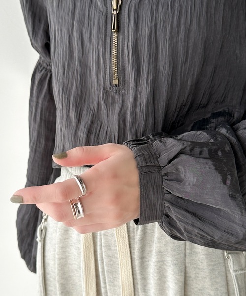 classicalelf（クラシカルエルフ）の「高級感＆カジュアル感。袖ギャザー入りボリュームスリーブハーフジッププルオーバー(長袖)（シャツ/ブラウス・レディース・オフホワイト/ベージュ/チャコール/ブラック・LARGE/MEDIUM/SMALL/X-LARGE）」の12枚目の写真