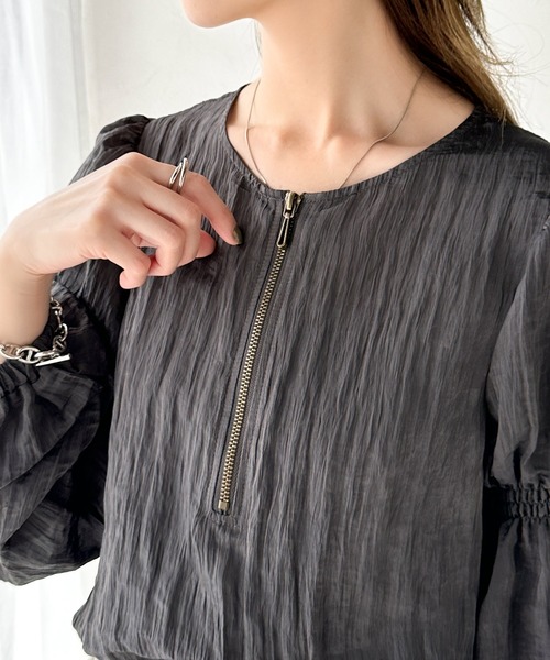 classicalelf（クラシカルエルフ）の「高級感＆カジュアル感。袖ギャザー入りボリュームスリーブハーフジッププルオーバー(長袖)（シャツ/ブラウス・レディース・オフホワイト/ベージュ/チャコール/ブラック・LARGE/MEDIUM/SMALL/X-LARGE）」の13枚目の写真