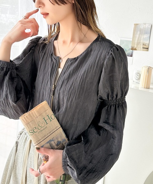 classicalelf（クラシカルエルフ）の「高級感＆カジュアル感。袖ギャザー入りボリュームスリーブハーフジッププルオーバー(長袖)（シャツ/ブラウス・レディース・オフホワイト/ベージュ/チャコール/ブラック・LARGE/MEDIUM/SMALL/X-LARGE）」の16枚目の写真