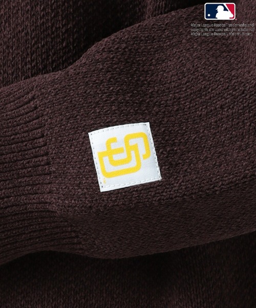 MLB（メジャーリーグベースボール）の「【MLB(メジャーリーグベースボール)】チームロゴHAPPYニット（ニット/セーター・メンズ・ネイビー/ブラウン/ブラック/ホワイト/レッド・MEDIUM/LARGE）」の6枚目の写真