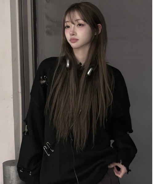 KsG(ケーエスジー)の「オーバーサイズダメージピンニット(ニット/セーター・レディース・ブラック・MEDIUM/LARGE/X-LARGE)」の1枚目の写真
