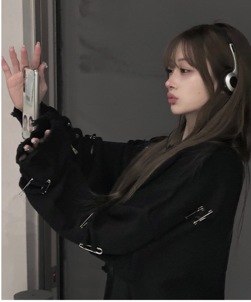KsG(ケーエスジー)の「オーバーサイズダメージピンニット(ニット/セーター・レディース・ブラック・MEDIUM/LARGE/X-LARGE)」の5枚目の写真
