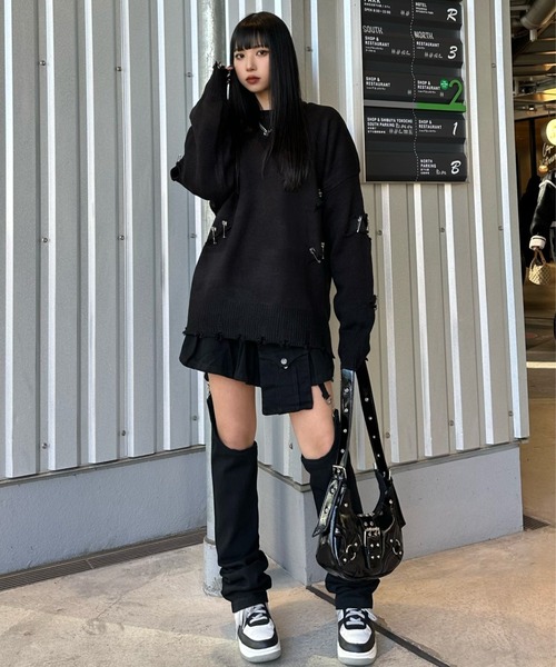 KsG(ケーエスジー)の「オーバーサイズダメージピンニット(ニット/セーター・レディース・ブラック・MEDIUM/LARGE/X-LARGE)」の9枚目の写真