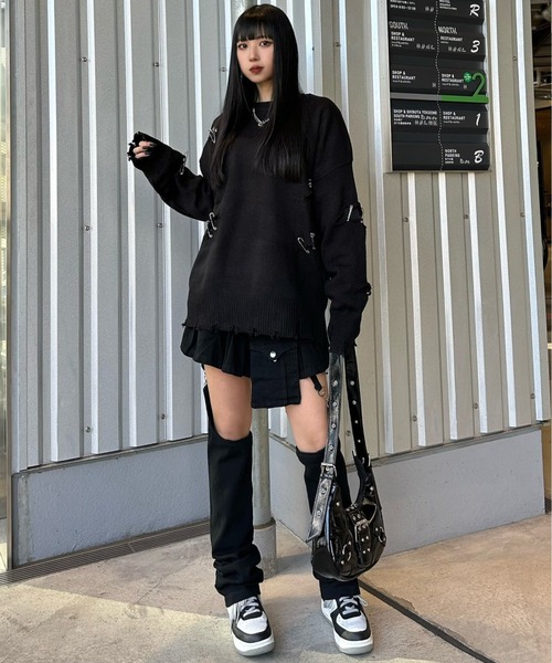 KsG(ケーエスジー)の「オーバーサイズダメージピンニット(ニット/セーター・レディース・ブラック・MEDIUM/LARGE/X-LARGE)」の10枚目の写真