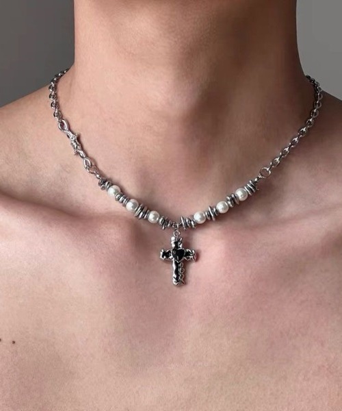 FreeZone（フリーゾーン）の「Y2k パールクロスネックレス（ネックレス・メンズ・シルバー・FREE）」の3枚目の写真