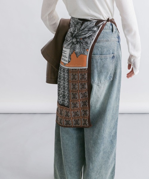 KBF(ケイビーエフ)の「フラワープリントビッグスカーフ(バンダナ/スカーフ・レディース・ブラウン系その他/イエロー系その他・ONE)」の11枚目の写真