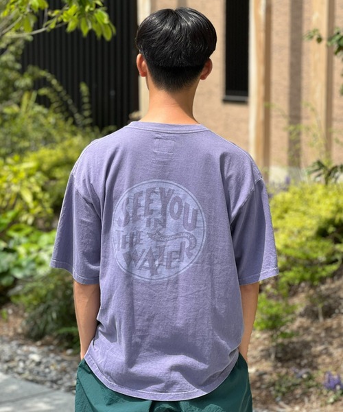 MAGIC NUMBER(マジック ナンバー)の「【MAGIC NUMBER】 SEE YOU IN THE WATER XV US COTTON T-SHIRT シーユーインザウォーター XV US コットンティーシャツ(Tシャツ/カットソー・メンズ・カーキ/ブラック/ライトパープル/ホワイト・MEDIUM/LARGE/X-LARGE)」の18枚目の写真