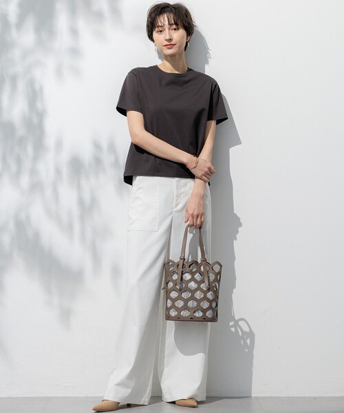 23区 L(ニジュウサンクオオキイサイズ)の「【洗える】ハイエンド クルーネック Tシャツ(Tシャツ/カットソー・レディース・ホワイト系/ローズ系/ブラック系/ダークブラウン系・44/46/48)」の15枚目の写真
