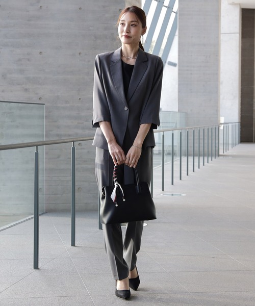 DRESS PLUS（ドレスプラス）の「一つボタンがリラクシーなセットアップスーツ（スーツパンツ・レディース・グリーン/チャコールグレー/ベージュ・XXL/XXXL/M/L/XL）」の18枚目の写真