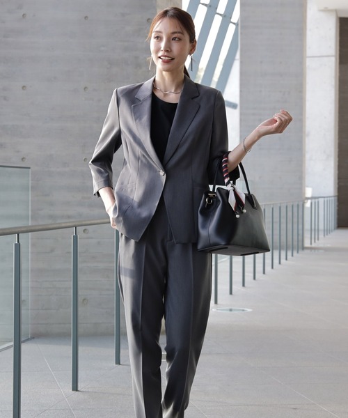 DRESS PLUS（ドレスプラス）の「一つボタンがリラクシーなセットアップスーツ（スーツパンツ・レディース・グリーン/チャコールグレー/ベージュ・XXL/XXXL/M/L/XL）」の19枚目の写真