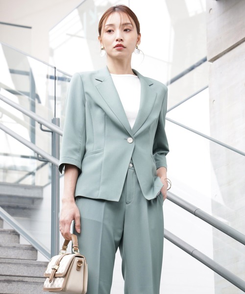 DRESS PLUS（ドレスプラス）の「一つボタンがリラクシーなセットアップスーツ（スーツパンツ・レディース・グリーン/チャコールグレー/ベージュ・XXL/XXXL/M/L/XL）」の4枚目の写真