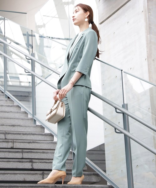 DRESS PLUS（ドレスプラス）の「一つボタンがリラクシーなセットアップスーツ（スーツパンツ・レディース・グリーン/チャコールグレー/ベージュ・XXL/XXXL/M/L/XL）」の5枚目の写真