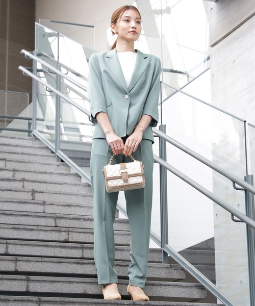 DRESS PLUS（ドレスプラス）の「一つボタンがリラクシーなセットアップスーツ（スーツパンツ・レディース・グリーン/チャコールグレー/ベージュ・XXL/XXXL/M/L/XL）」の6枚目の写真