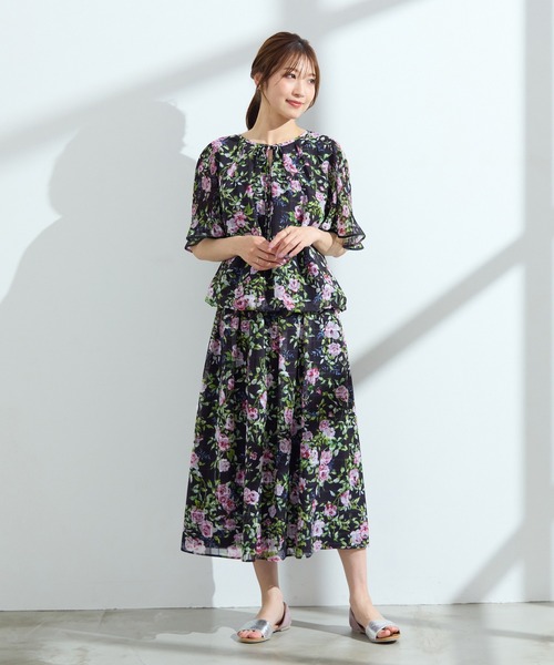 Rose Tiara（ローズティアラ）の「【セットアップ可】ローズプリントバブルヘムブラウス（シャツ/ブラウス・レディース・ブラック/ベージュ・42/38/46）」の7枚目の写真