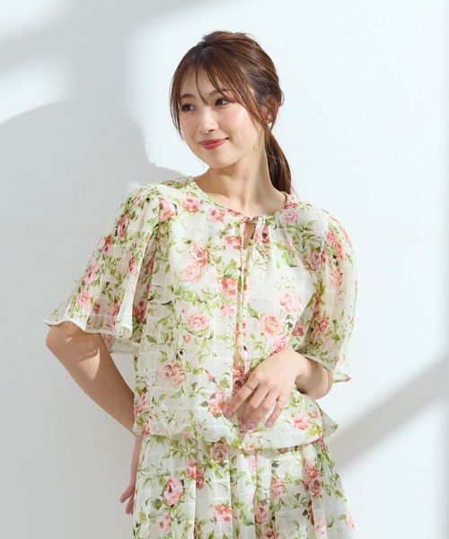 Rose Tiara（ローズティアラ）の「【セットアップ可】ローズプリントバブルヘムブラウス（シャツ/ブラウス・レディース・ブラック/ベージュ・42/38/46）」の9枚目の写真