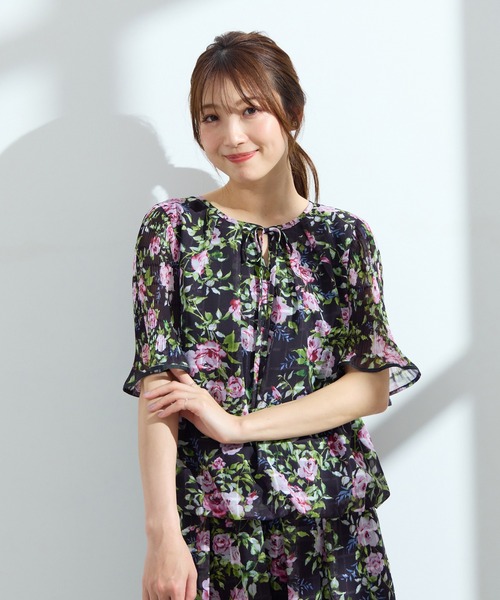 Rose Tiara（ローズティアラ）の「【セットアップ可】ローズプリントバブルヘムブラウス（シャツ/ブラウス・レディース・ブラック/ベージュ・42/38/46）」の6枚目の写真