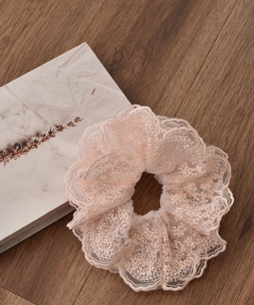 VIBGYOR Women（ヴィブジョー　ウィメン）の「【urge select】総レース オーガンジー ボリュームシュシュ（シュシュ・レディース・ホワイト/ブラック/ベビーピンク/アイボリー・FREE）」の4枚目の写真