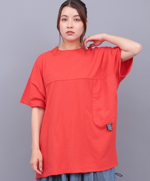 チチカカ(チチカカ)の「サイドポケット布帛切替プルオーバー【大きいサイズ】(Tシャツ/カットソー・レディース・グレー/レッド/チャコールグレー・3L)」の3枚目の写真