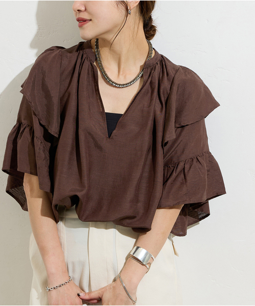 JOURNAL STANDARD（ジャーナルスタンダード）の「ソフトクロスフリルスリーブブラウス（シャツ/ブラウス・レディース・ブラック/ブラウン・FREE）」の2枚目の写真