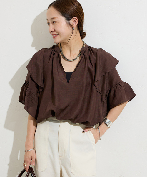 JOURNAL STANDARD（ジャーナルスタンダード）の「ソフトクロスフリルスリーブブラウス（シャツ/ブラウス・レディース・ブラック/ブラウン・FREE）」の6枚目の写真