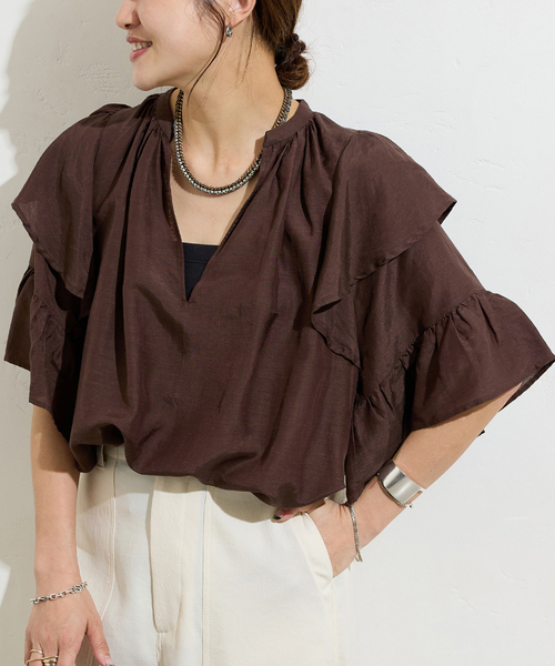 JOURNAL STANDARD（ジャーナルスタンダード）の「ソフトクロスフリルスリーブブラウス（シャツ/ブラウス・レディース・ブラック/ブラウン・FREE）」の5枚目の写真