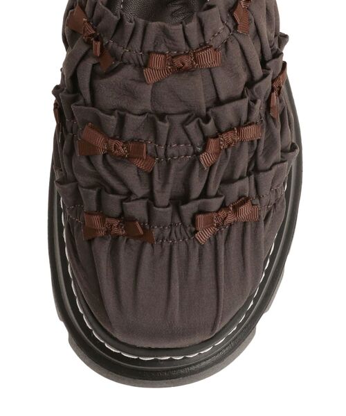 merry jenny（メリージェニー）の「Puffer ribbon sabot（サンダル・レディース・ブラウン/ブラック・MEDIUM/LARGE）」の7枚目の写真