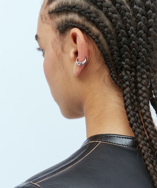 TOM WOOD(トムウッド)の「【TOMWOOD】Ear Cuff Thick イヤーカフ シルバー ユニセックス(イヤーカフ・レディース・シルバー・S/M)」の4枚目の写真