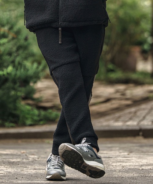 CAMBIO（カンビオ）の「mp13812- Sheep Like Boa Synthetic Leather Side Zip Jogger Pants レザージョガーパンツ（その他パンツ・メンズ・オリーブ×ブラック/ブラック×ホワイト/ブラック×ブラック・S/M/L）」の4枚目の写真