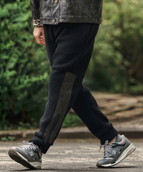 CAMBIO（カンビオ）の「mp13812- Sheep Like Boa Synthetic Leather Side Zip Jogger Pants レザージョガーパンツ（その他パンツ・メンズ・オリーブ×ブラック/ブラック×ホワイト/ブラック×ブラック・S/M/L）」の6枚目の写真