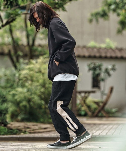 mp13812- Sheep Like Boa Synthetic Leather Side Zip Jogger Pants