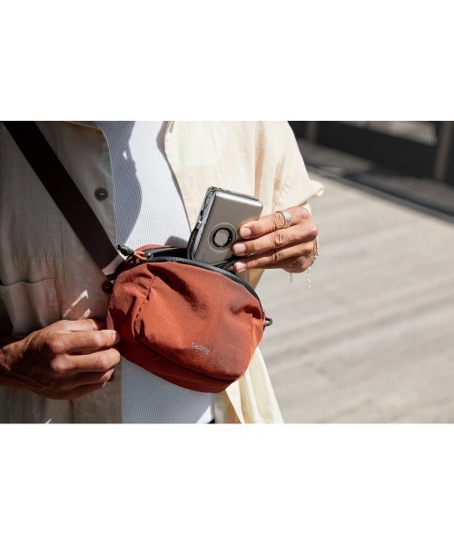 entre square(アントレスクエアー)の「Bellroy/ボディバッグ/ウエストポーチ Lite Belt Bag KIWI(廃盤カラー)(ボディバッグ/ウエストポーチ・メンズ・ライトグリーン・ONESIZE)」の4枚目の写真