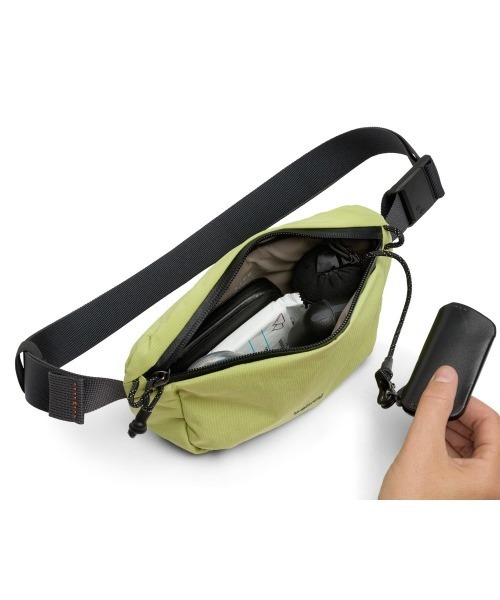 entre square(アントレスクエアー)の「Bellroy/ボディバッグ/ウエストポーチ Lite Belt Bag KIWI(廃盤カラー)(ボディバッグ/ウエストポーチ・メンズ・ライトグリーン・ONESIZE)」の8枚目の写真