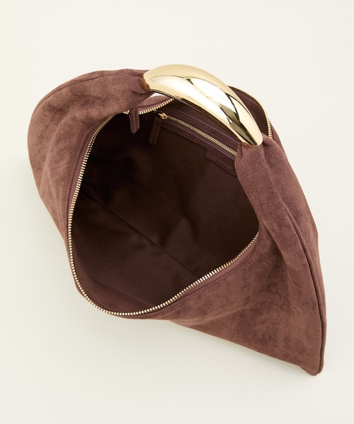 LE VERNIS（ル・ベルニ）の「LE VERNIS(ル・ベルニ)Sculpture triangle bag M（ショルダーバッグ・レディース・ベージュ/ブラウン/ライトグレー/ブラック・FREE）」の8枚目の写真