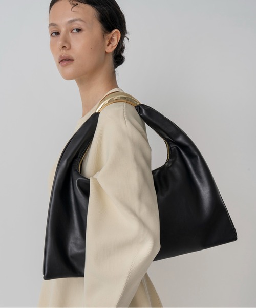 LE VERNIS(ル・ベルニ)Sculpture triangle bag M（ショルダー