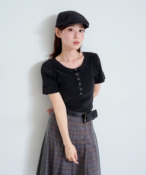 Kastane（カスタネ）の「【新色追加/5色展開/XS.Fサイズ展開】ピグメントヘンリーTEE（Tシャツ/カットソー・レディース・ブラック/ホワイト/ブルー/ピンク/ブラウン・X-SMALL/FREE）」の8枚目の写真