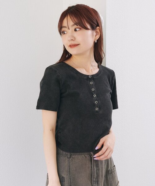 Kastane（カスタネ）の「【新色追加/5色展開/XS.Fサイズ展開】ピグメントヘンリーTEE（Tシャツ/カットソー・レディース・ブラック/ホワイト/ブルー/ピンク/ブラウン・X-SMALL/FREE）」の6枚目の写真