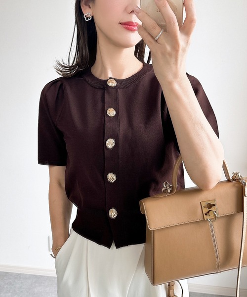 &. NOSTALGIA（アンドドットノスタルジア）の「【ZOZO限定】ショルダータックニットカーデ（カーディガン/ボレロ・レディース・ブラウン/ブラック/アイボリー・M）」の3枚目の写真