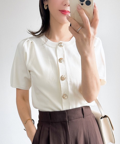 &. NOSTALGIA（アンドドットノスタルジア）の「【ZOZO限定】ショルダータックニットカーデ（カーディガン/ボレロ・レディース・ブラウン/ブラック/アイボリー・M）」の2枚目の写真