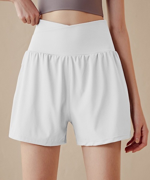HYSSHOP（エイチワイエスショップ）の「レディース クロスハイウエストヨガショートパンツ［フィットネス/ピラティス/ダンス/ジム］[トレーニングウェア/ジムウェア/ピラティスウェア]（その他パンツ・レディース・ブラック/ライトグレー/ホワイト・M/S/XL/L）」の2枚目の写真