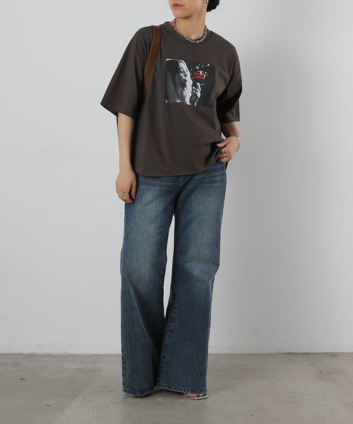 COLONY 2139(コロニートゥーワンスリーナイン)の「裾ラウンドフォトプリントTシャツ(Tシャツ/カットソー・レディース・ホワイト/チャコールグレー・FREE)」の15枚目の写真