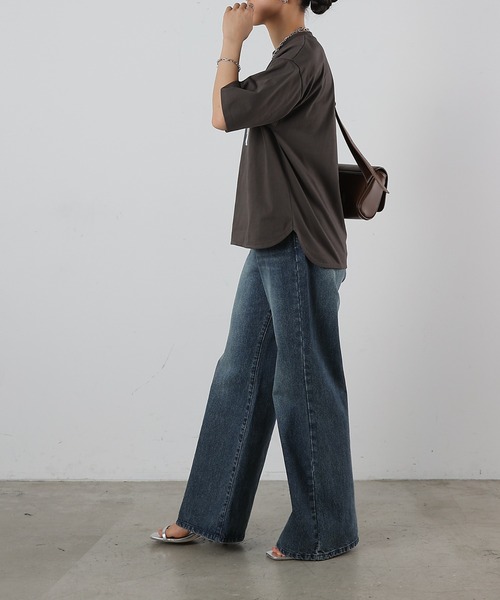 COLONY 2139(コロニートゥーワンスリーナイン)の「裾ラウンドフォトプリントTシャツ(Tシャツ/カットソー・レディース・ホワイト/チャコールグレー・FREE)」の18枚目の写真